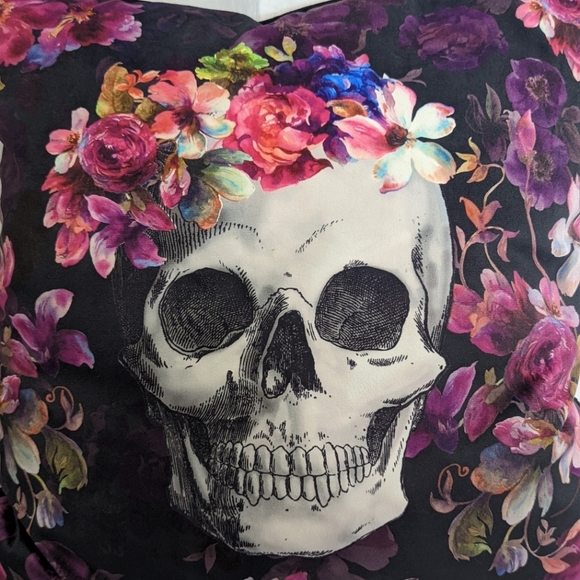 🆕 Floral Skull Pillow 💀 Cynthia Rowley - Picture 3 of 6